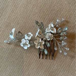 Never worn ✨ Bridal headpiece Wedding crystal white porcelain hair comb